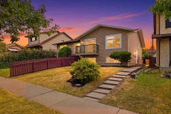 1387 Berkley Drive NW Calgary, AB T3K 1T5