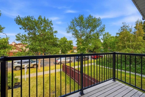 1387 Berkley Drive Nw, Calgary, AB - Outdoor