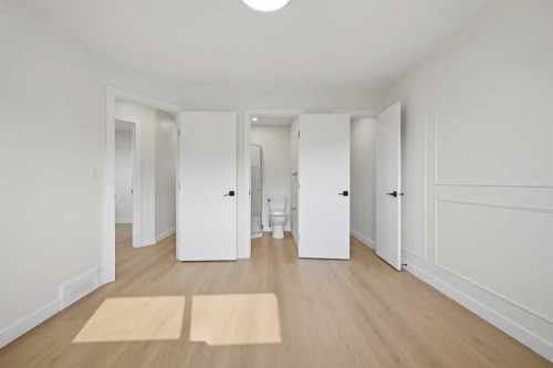 1387 Berkley Drive Nw, Calgary, AB - Indoor Photo Showing Other Room