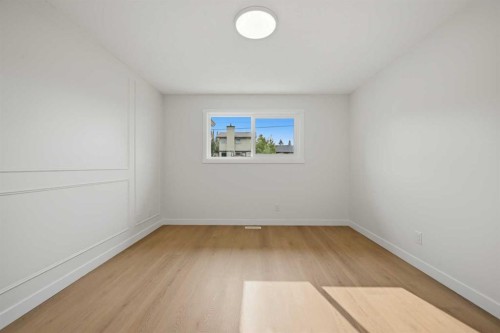 1387 Berkley Drive Nw, Calgary, AB - Indoor Photo Showing Other Room
