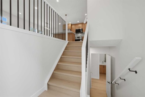1387 Berkley Drive Nw, Calgary, AB - Indoor Photo Showing Other Room