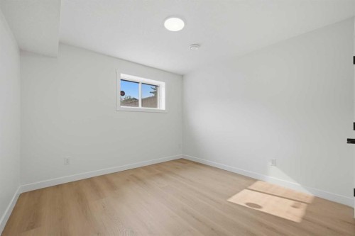 1387 Berkley Drive Nw, Calgary, AB - Indoor Photo Showing Other Room