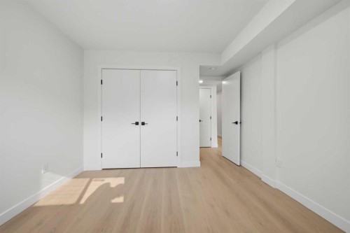 1387 Berkley Drive Nw, Calgary, AB - Indoor Photo Showing Other Room