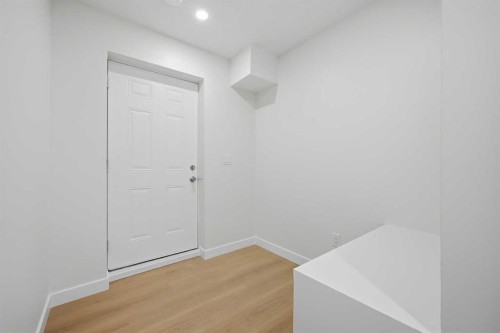 1387 Berkley Drive Nw, Calgary, AB - Indoor Photo Showing Other Room
