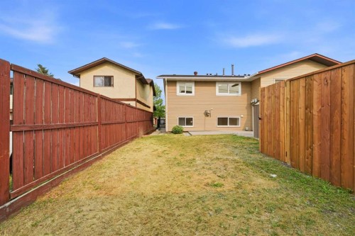 1387 Berkley Drive Nw, Calgary, AB - Outdoor