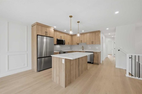 1387 Berkley Drive Nw, Calgary, AB - Indoor Photo Showing Kitchen With Upgraded Kitchen