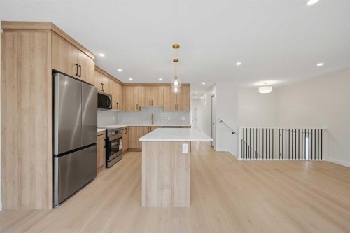 1387 Berkley Drive Nw, Calgary, AB - Indoor Photo Showing Kitchen