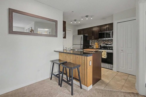 3407-403 Mackenzie Way Sw, Airdrie, AB - Indoor Photo Showing Kitchen