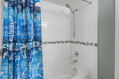 3407-403 Mackenzie Way Sw, Airdrie, AB - Indoor Photo Showing Bathroom