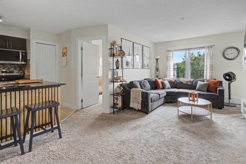 3407-403 Mackenzie Way Sw, Airdrie, AB - Indoor Photo Showing Living Room