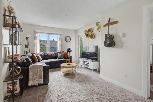 3407-403 Mackenzie Way Sw, Airdrie, AB - Indoor Photo Showing Living Room