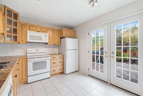 12-800 Bowcroft Place, Cochrane, AB - Indoor Photo Showing Kitchen With Double Sink