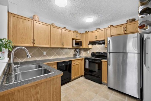 211 Bayside Point Sw, Airdrie, AB - Indoor Photo Showing Kitchen With Double Sink