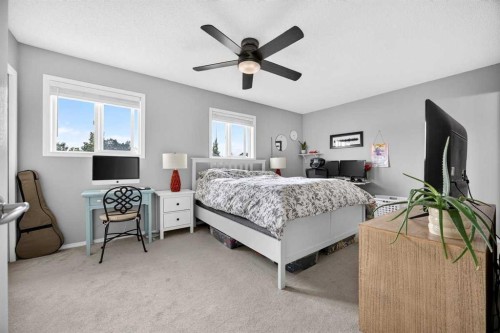 211 Bayside Point Sw, Airdrie, AB - Indoor Photo Showing Bedroom