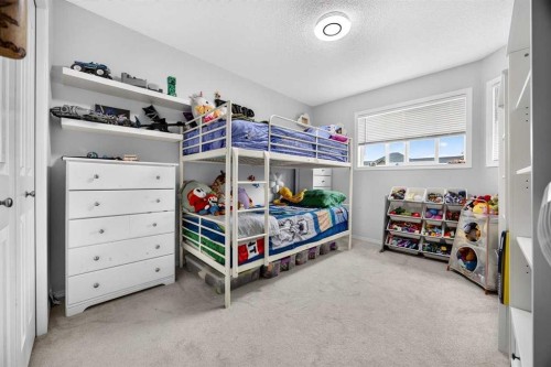211 Bayside Point Sw, Airdrie, AB - Indoor Photo Showing Bedroom