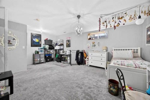 211 Bayside Point Sw, Airdrie, AB - Indoor Photo Showing Bedroom