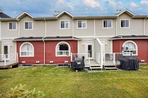 211 Bayside Point Sw, Airdrie, AB - Outdoor With Deck Patio Veranda