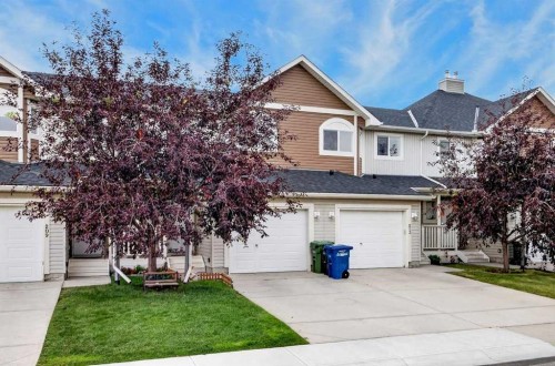211 Bayside Point Sw, Airdrie, AB - Outdoor With Facade