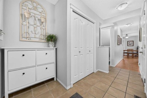 211 Bayside Point Sw, Airdrie, AB - Indoor Photo Showing Other Room
