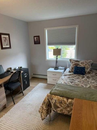 205-3205 Valleyview Park Se, Calgary, AB - Indoor Photo Showing Bedroom
