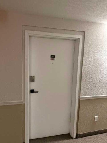 205-3205 Valleyview Park Se, Calgary, AB - Indoor Photo Showing Other Room