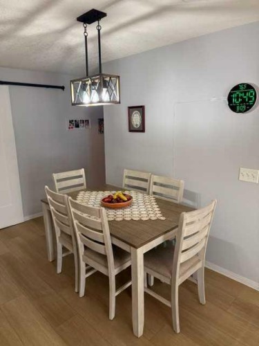 205-3205 Valleyview Park Se, Calgary, AB - Indoor Photo Showing Dining Room