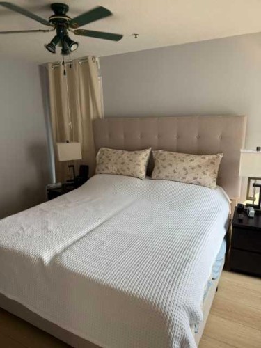 205-3205 Valleyview Park Se, Calgary, AB - Indoor Photo Showing Bedroom