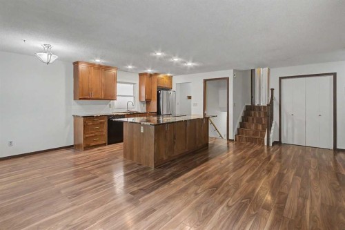 115 Mckenna Crescent Se, Calgary, AB - Indoor Photo Showing Kitchen