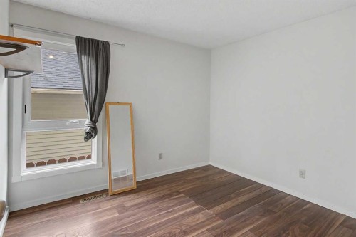 115 Mckenna Crescent Se, Calgary, AB - Indoor Photo Showing Other Room