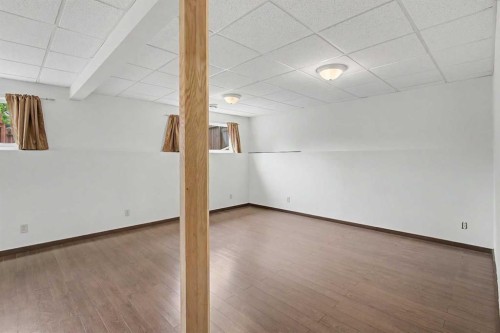 115 Mckenna Crescent Se, Calgary, AB - Indoor Photo Showing Other Room
