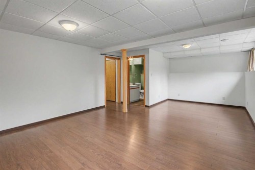 115 Mckenna Crescent Se, Calgary, AB - Indoor Photo Showing Other Room