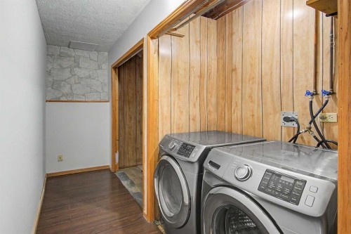 115 Mckenna Crescent Se, Calgary, AB - Indoor Photo Showing Laundry Room