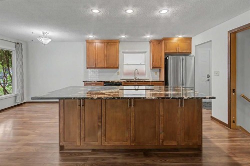 115 Mckenna Crescent Se, Calgary, AB - Indoor Photo Showing Kitchen