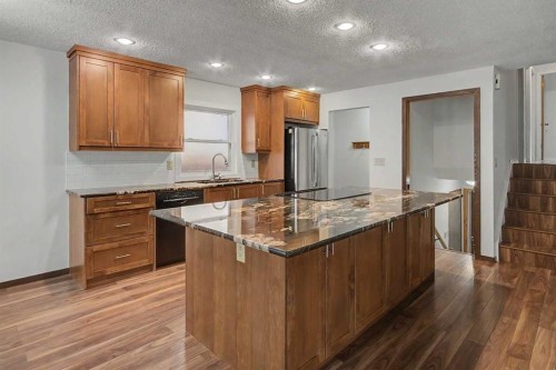 115 Mckenna Crescent Se, Calgary, AB - Indoor Photo Showing Kitchen With Upgraded Kitchen