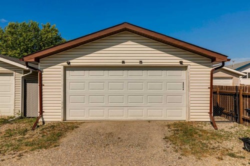 1916B 29 Avenue, Nanton, AB - Outdoor