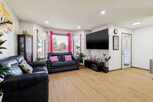 1916B 29 Avenue, Nanton, AB - Indoor Photo Showing Living Room