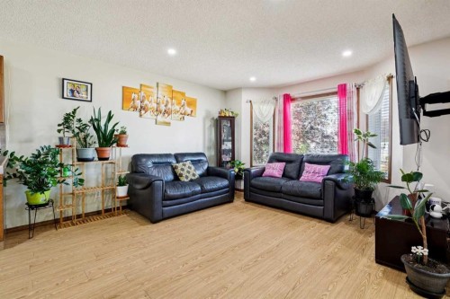 1916B 29 Avenue, Nanton, AB - Indoor Photo Showing Living Room