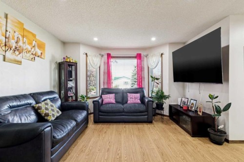 1916B 29 Avenue, Nanton, AB - Indoor Photo Showing Living Room