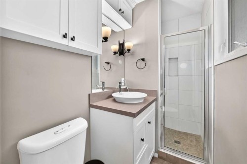 1117 8 Street Se, Calgary, AB - Indoor Photo Showing Bathroom