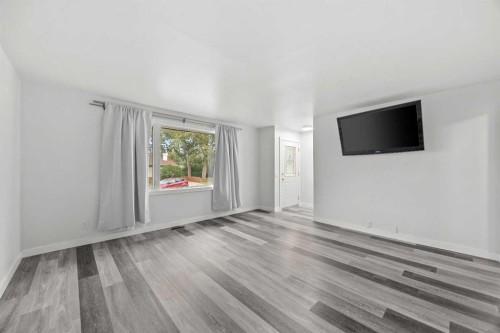 239 Lynnover Place Se, Calgary, AB - Indoor