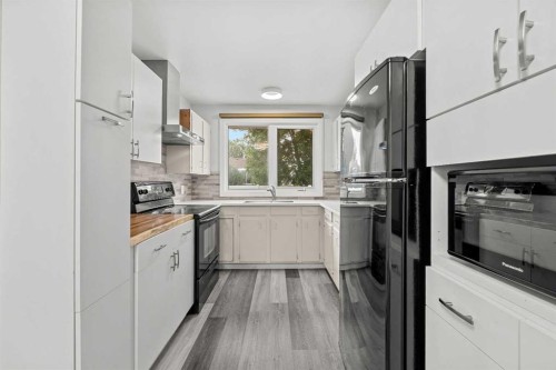 239 Lynnover Place Se, Calgary, AB - Indoor Photo Showing Kitchen
