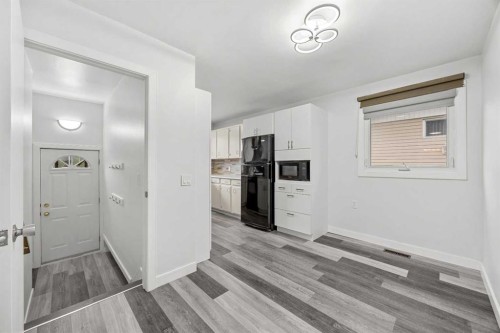 239 Lynnover Place Se, Calgary, AB - Indoor