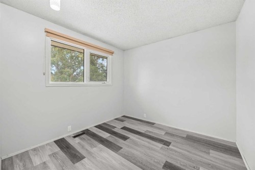 239 Lynnover Place Se, Calgary, AB - Indoor Photo Showing Other Room