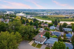 239 Lynnover Place SE Calgary, AB T2C 1L5