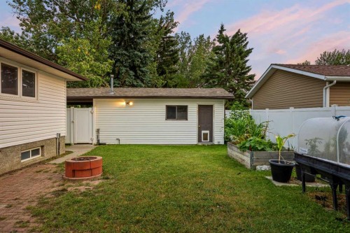 239 Lynnover Place Se, Calgary, AB - Outdoor With Exterior