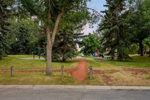 239 Lynnover Place Se, Calgary, AB - Outdoor