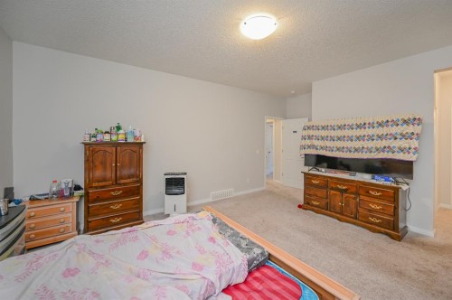 64 Cityside Common Ne, Calgary, AB - Indoor Photo Showing Bedroom