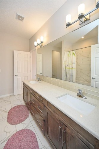 64 Cityside Common Ne, Calgary, AB - Indoor Photo Showing Bathroom
