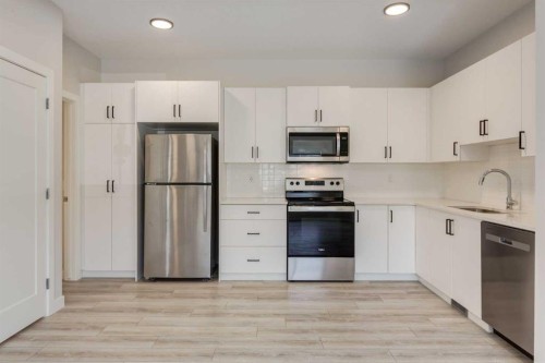 31 Tuscany Summit Square Nw, Calgary, AB - Indoor Photo Showing Kitchen With Stainless Steel Kitchen With Upgraded Kitchen