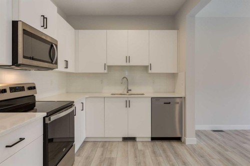31 Tuscany Summit Square Nw, Calgary, AB - Indoor Photo Showing Kitchen With Stainless Steel Kitchen